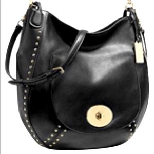 Coach CIRCLE HOBO IN STUDDED CALF LEATHER (COACH F34998)
LIGHT GOLD/BLACK